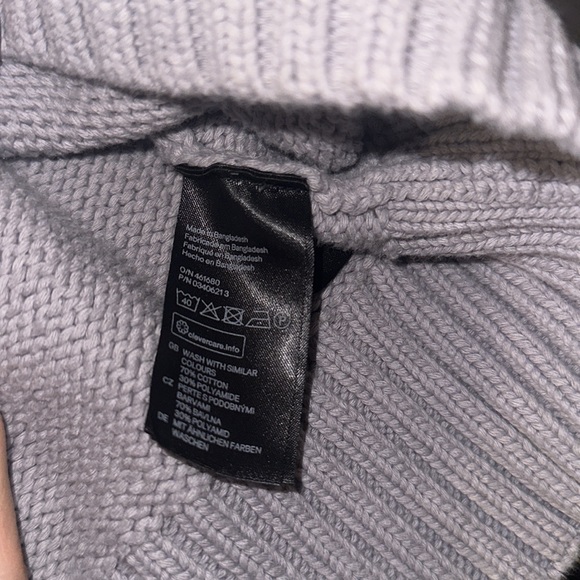 H&M Sweater - Picture 15 of 15